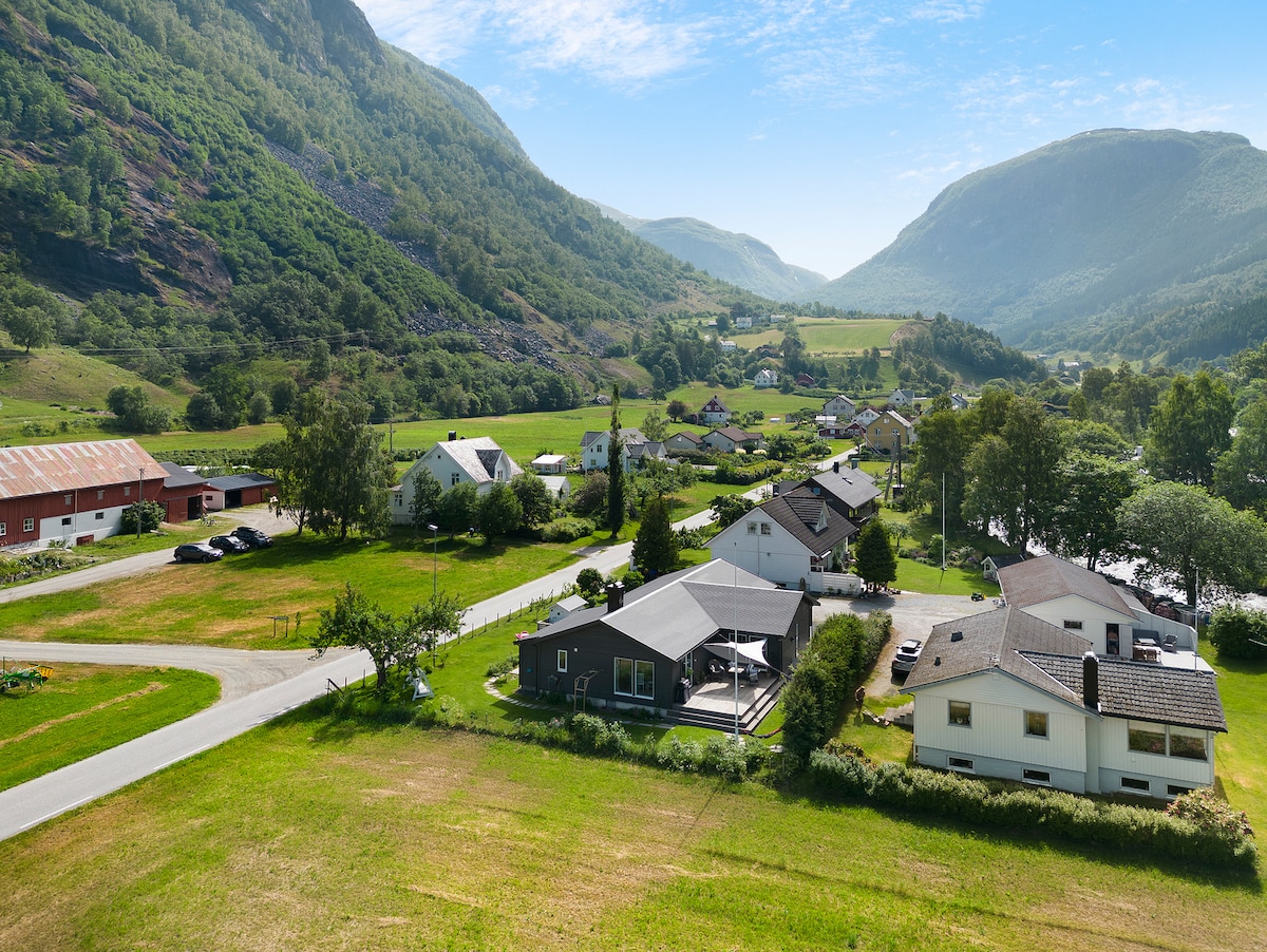 Bolig Norddal, Fjord, nær Geiranger og trollstigen