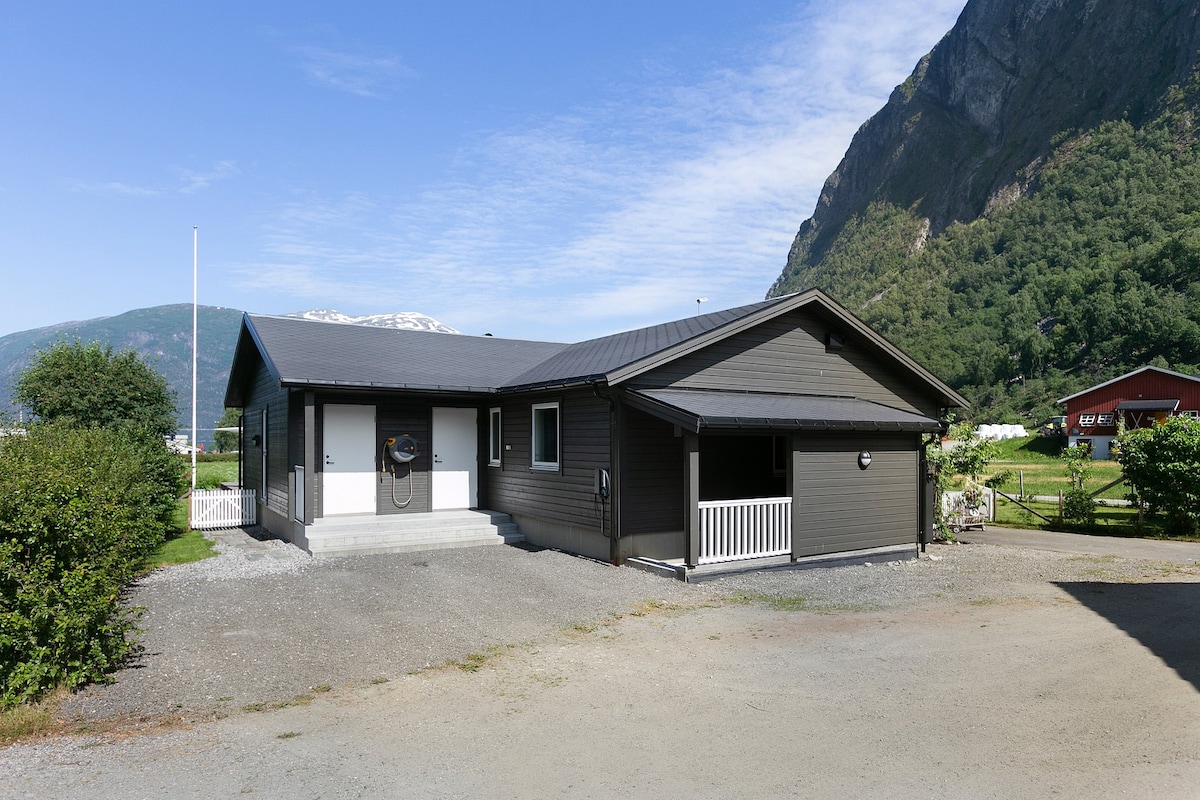 Bolig Norddal, Fjord, nær Geiranger og trollstigen