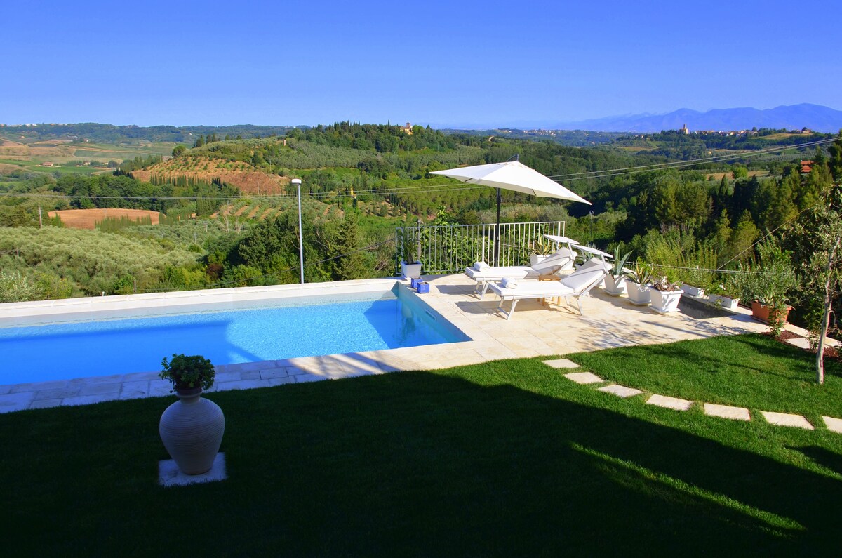 Casa Sole-Splendida可俯瞰泳池和托斯卡纳大自然