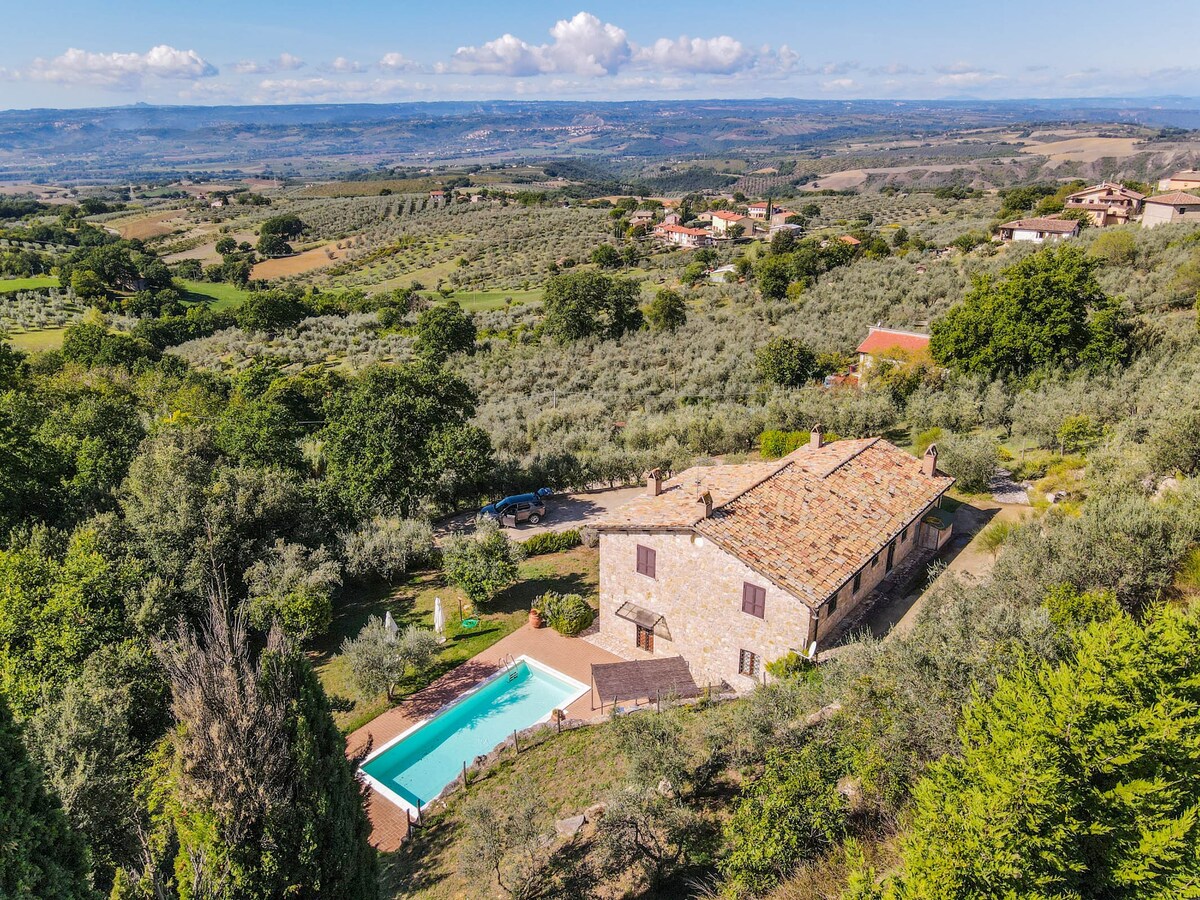 Villa with private pool and panoramic view!