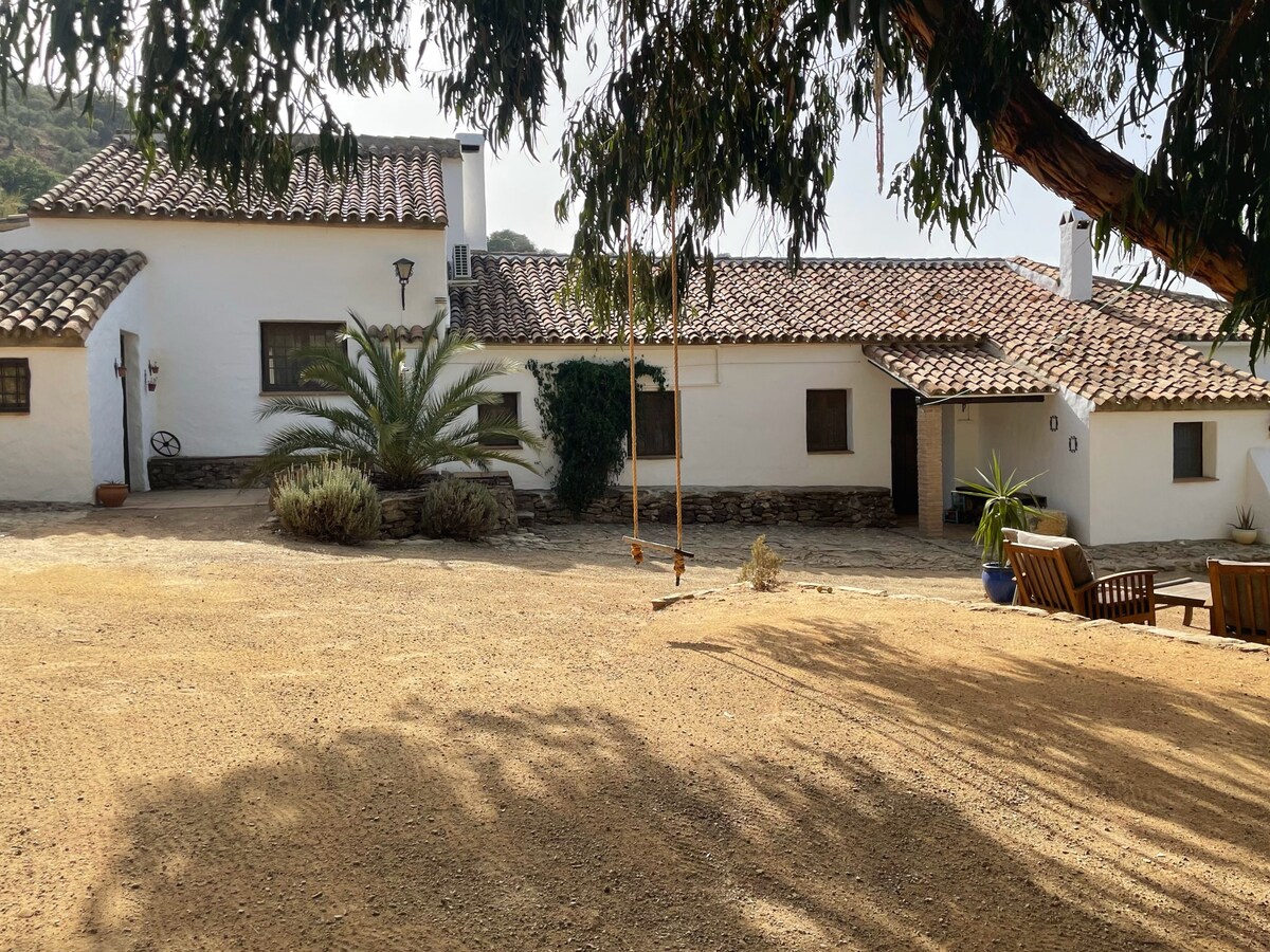 马拉加，美丽修复的农舍，带私人泳池
