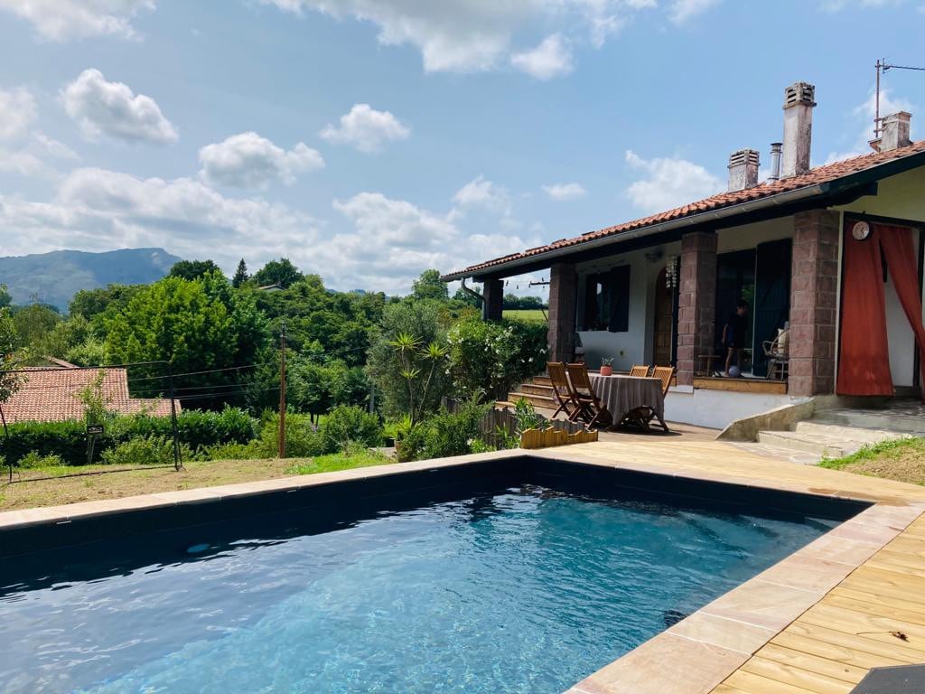 Notre maison au pied de la Rhune avec piscine