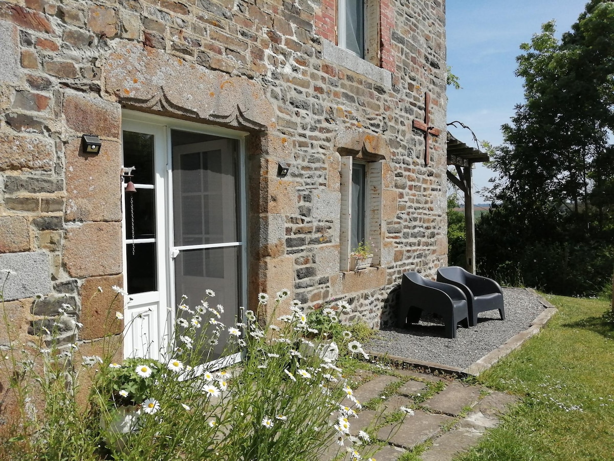 Family farmhouse, gite with pool 'La Garenterie'