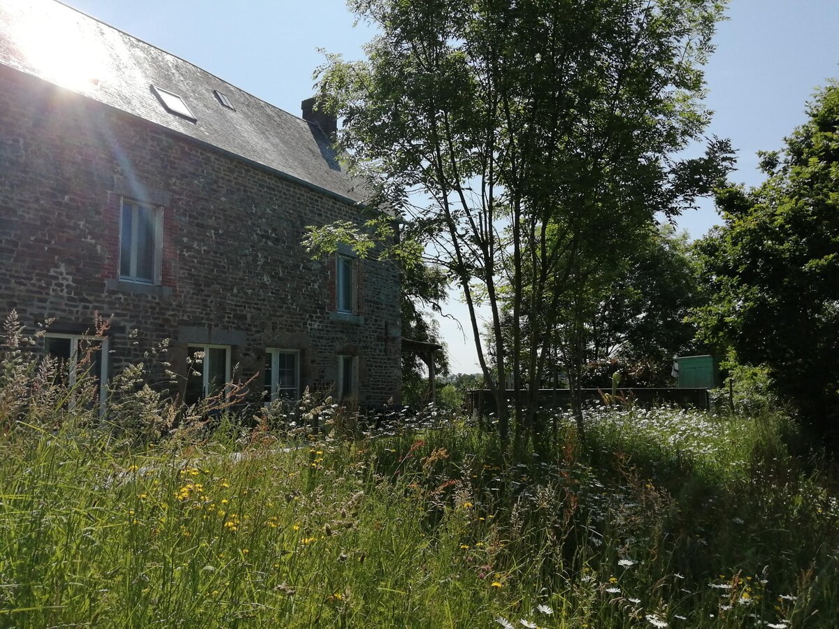 Family farmhouse, gite with pool 'La Garenterie'