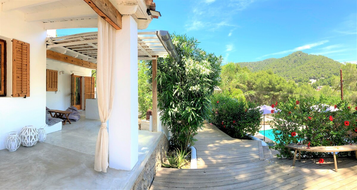 Beautiful villa with pool – 6min walk to the beach