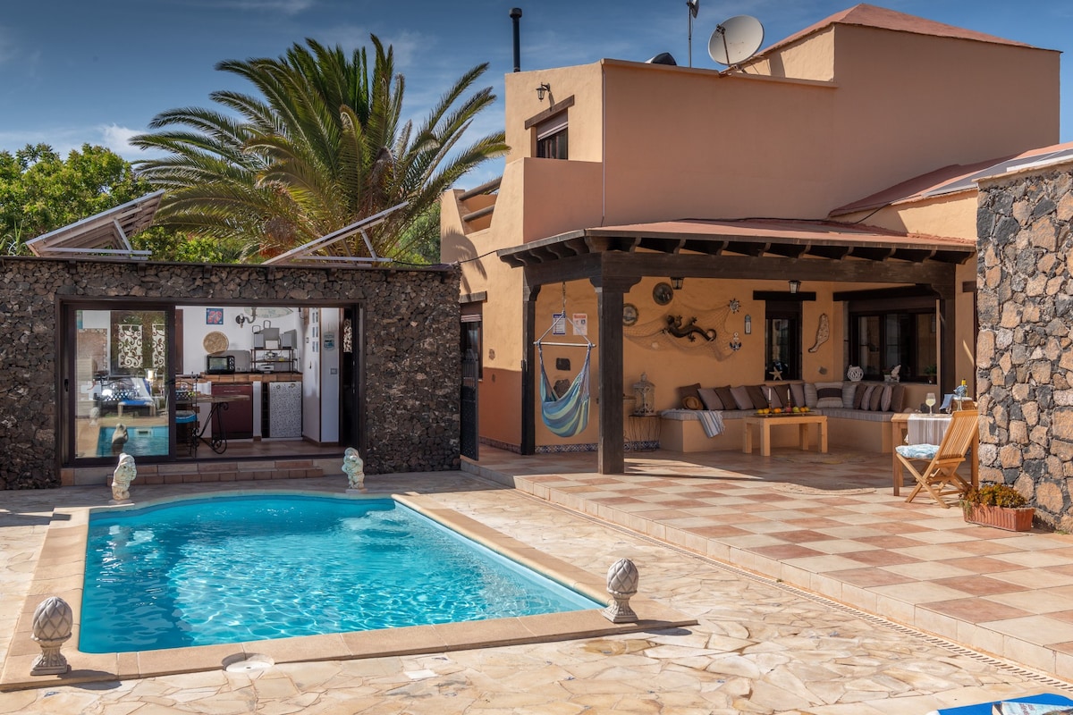 Private villa with  heated  pool in Fuerteventura!