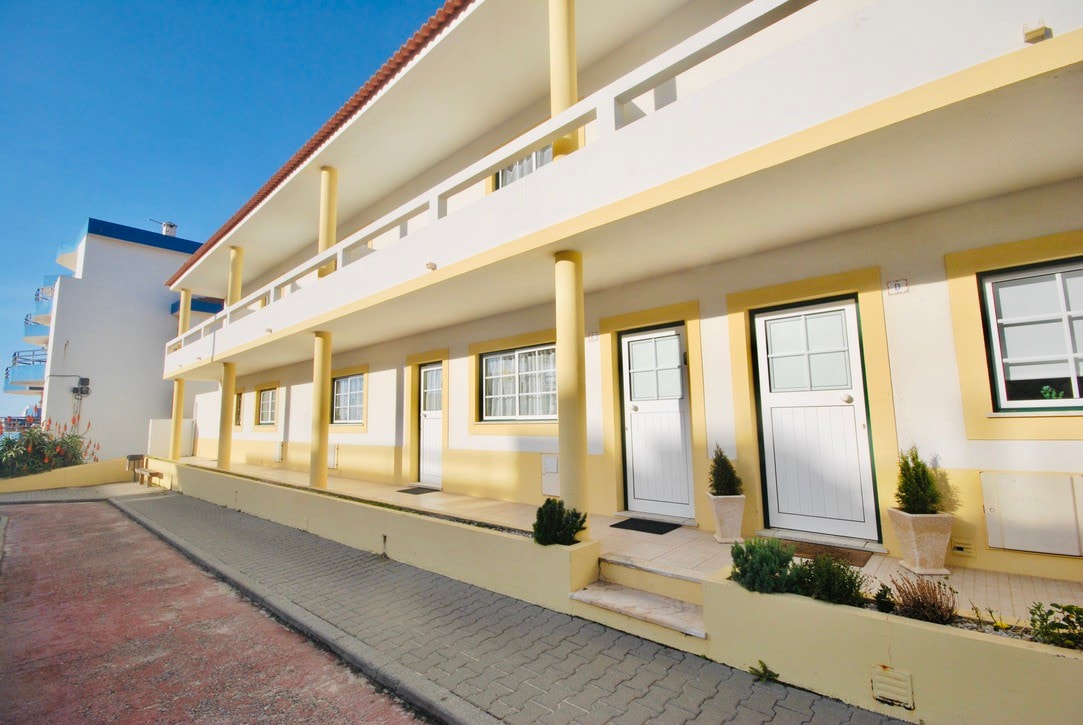 Baleal beach, Sunny balcony, Shared pool - B