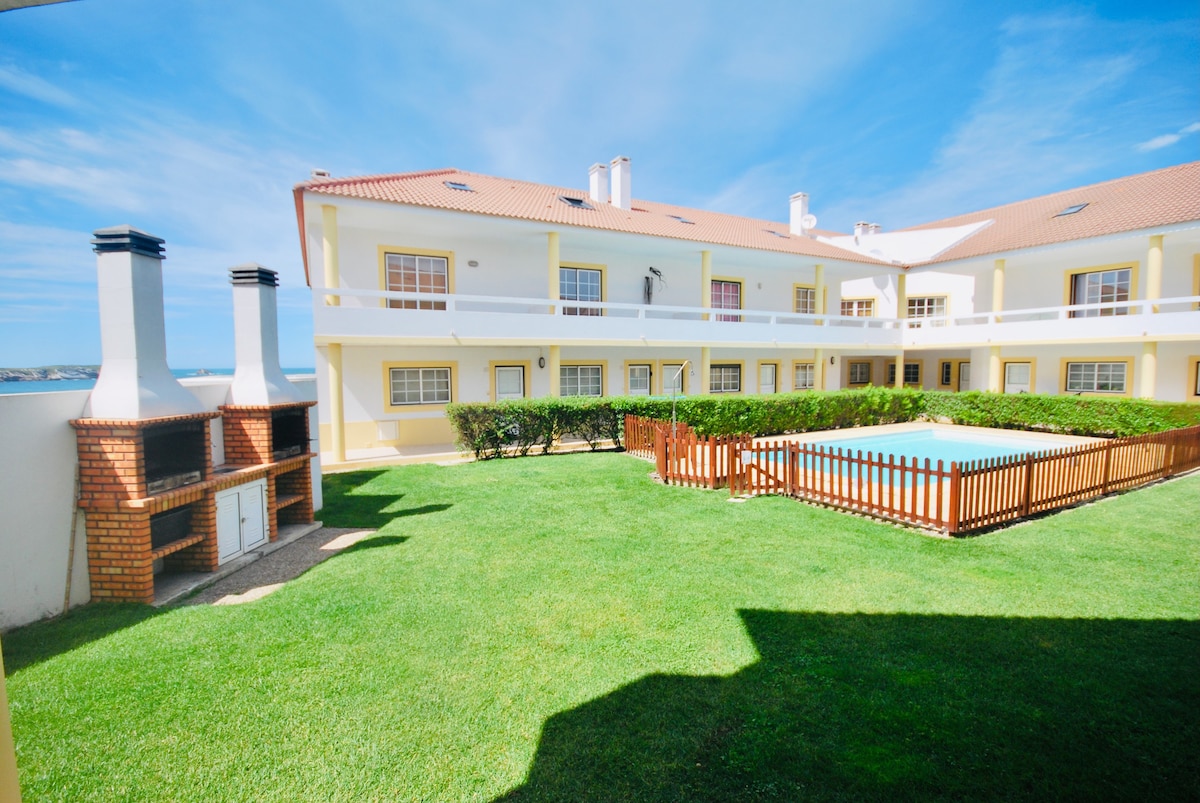 Baleal beach, Sunny balcony, Shared pool - B