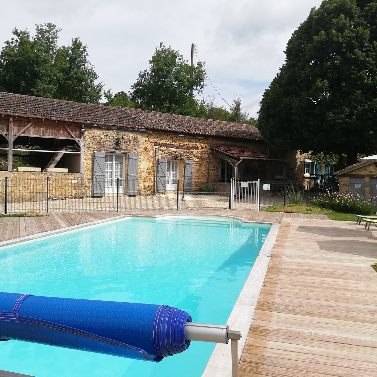 Gîte avec piscine près de Sainte Alvère