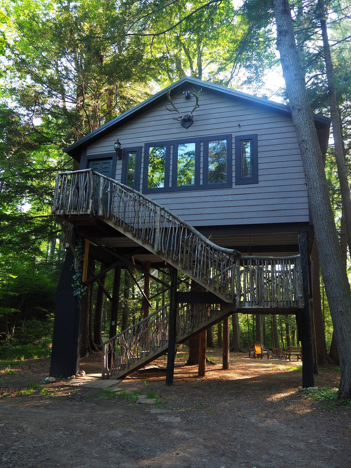 Spacious Tree House w/ River & Trail Access