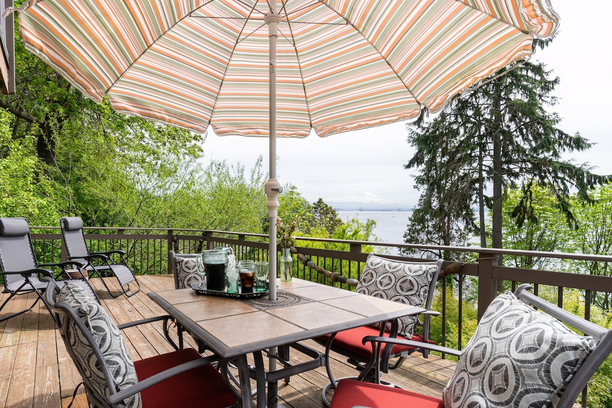 Vashon Waterfront Home with Amazing View
