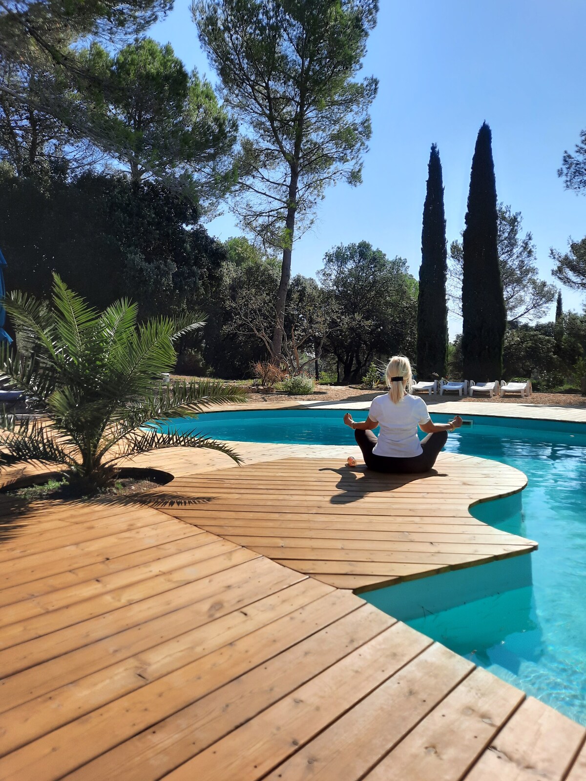 普罗旺斯带泳池的空调别墅