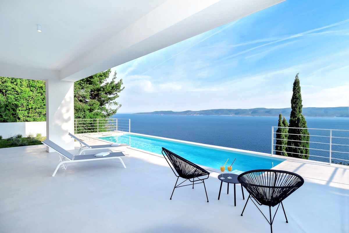 Villa V, private pool, amazing sea and island view