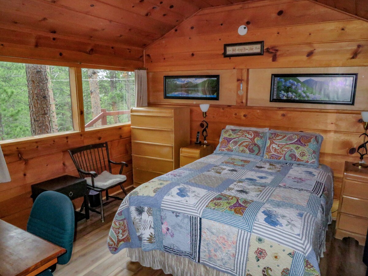 At 9 secluded acres-Mountainbrooks Aspen Cabin