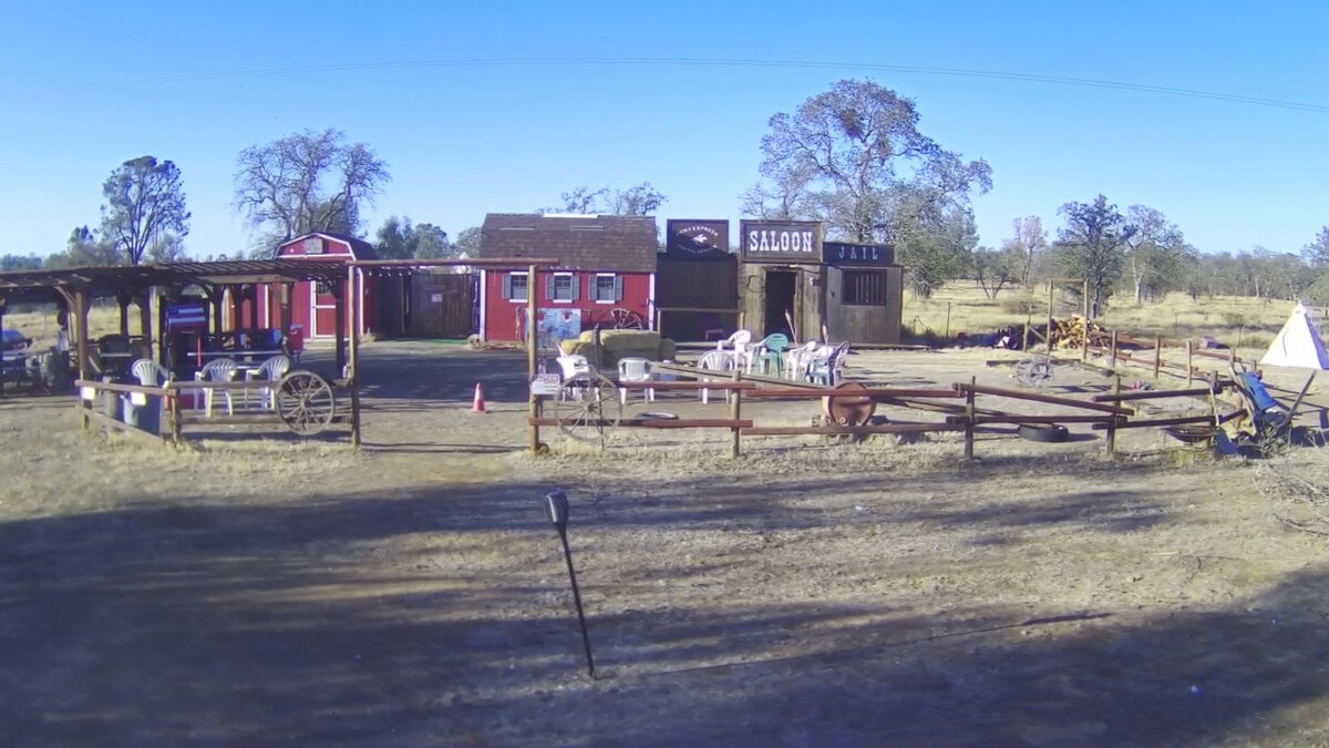 Bunkhouse on the Ranch for Animal Lovers