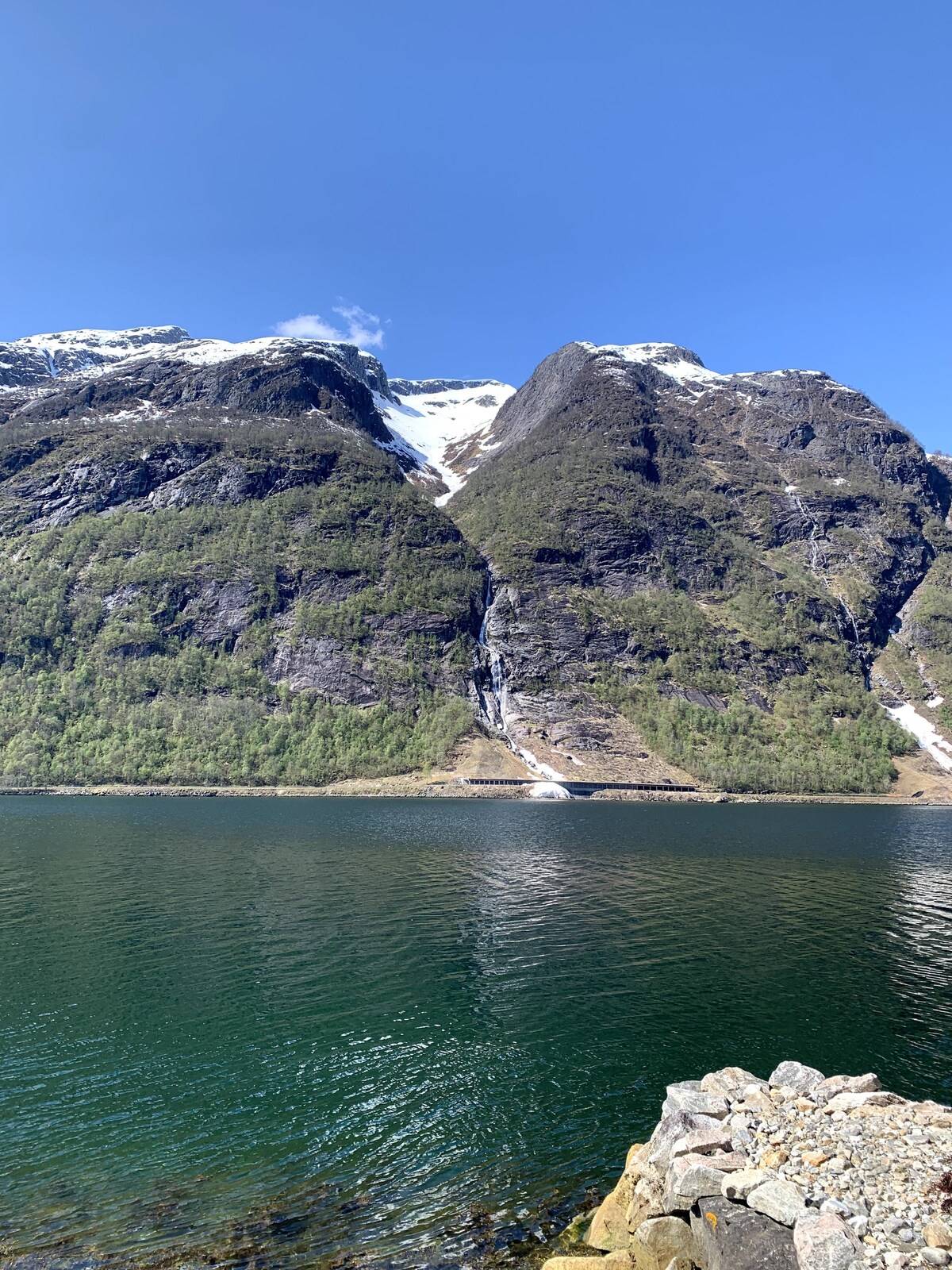 Spennende hytte i Vetlefjorden
