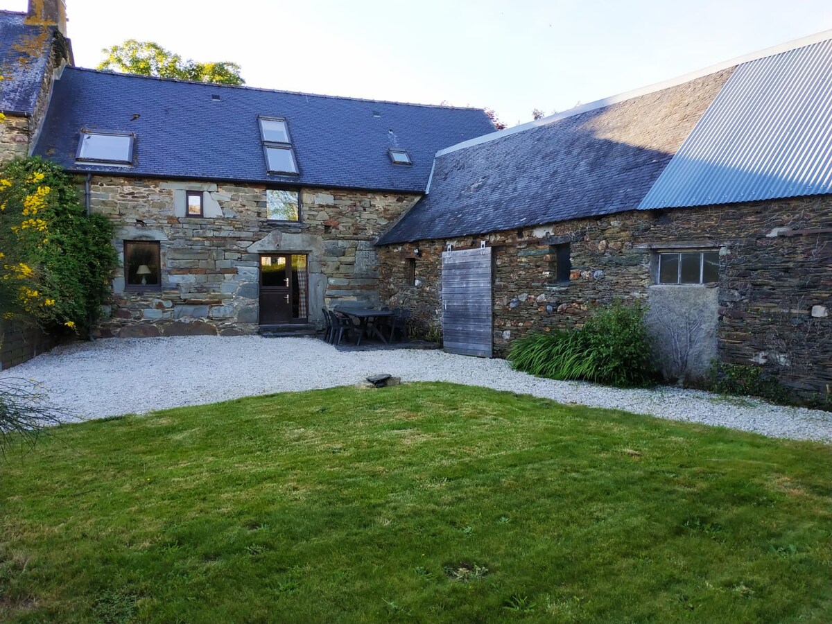 Maison traditionnelle bretonne avec cheminée