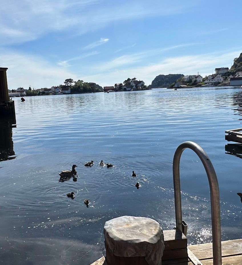 Stor fritidsbolig ved sjøen i Rasvåg på Hidra