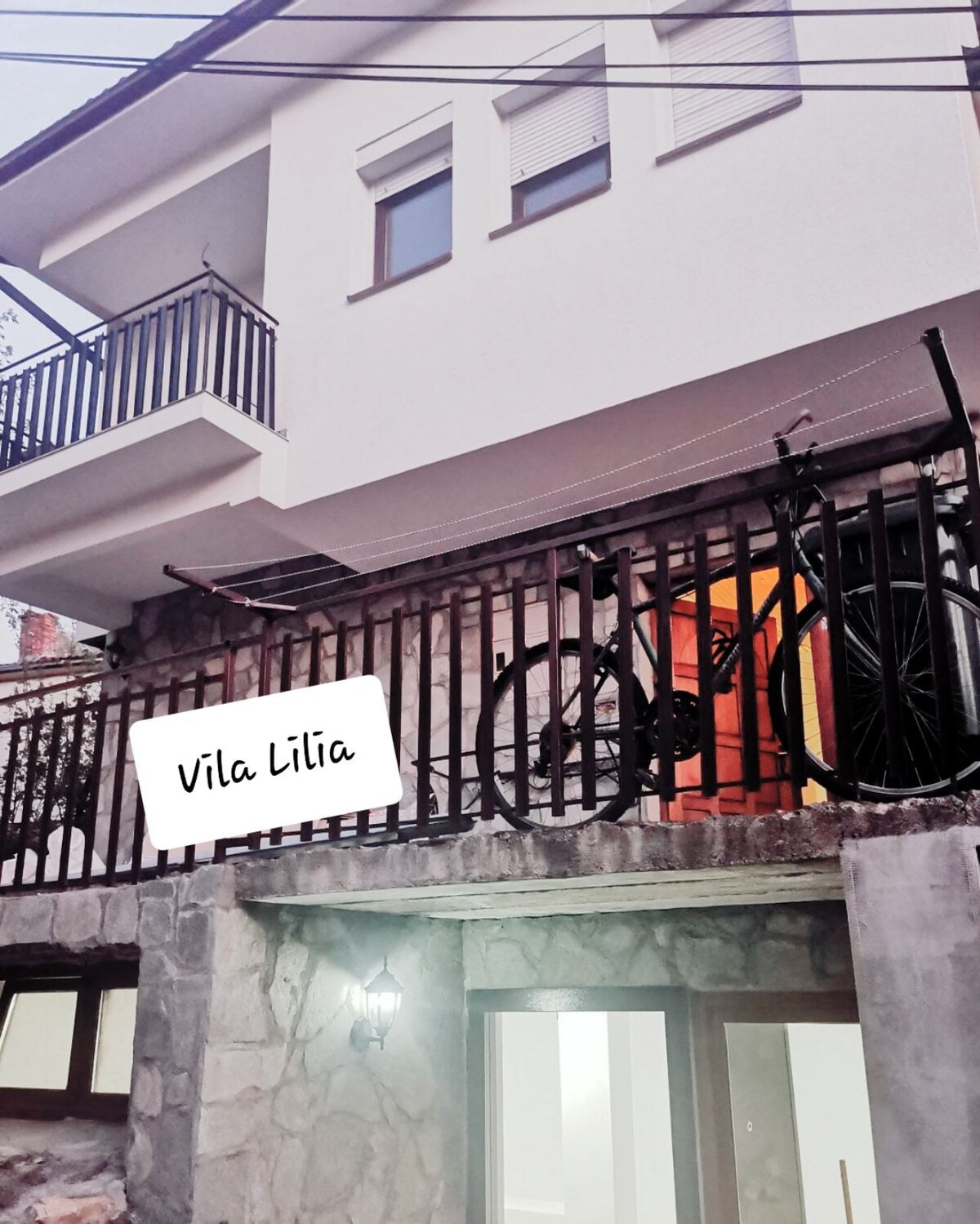 Vila Lilia Ohrid湖景观公寓