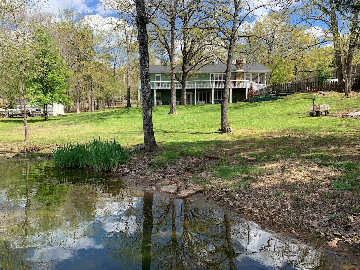 Hardy Lakehouse Lilypad (large 3-bedroom house)