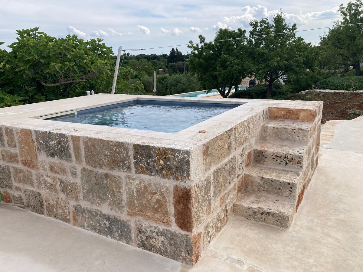 Trullo Nandina with pool and whirlpool hot tub