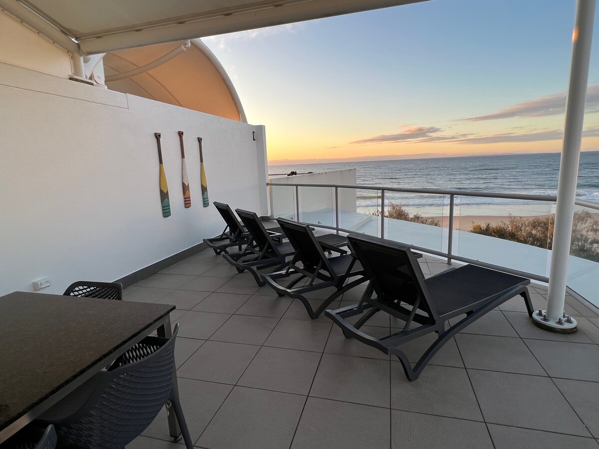 Absolute Beachfront Penthouse: Guest's Favourite