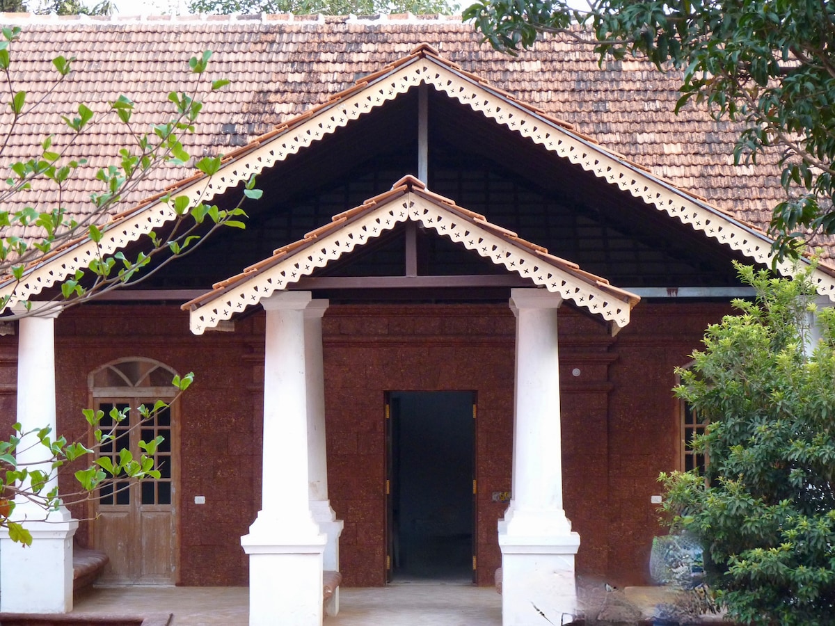 Villa Atlas, entire home with private pool, Goa