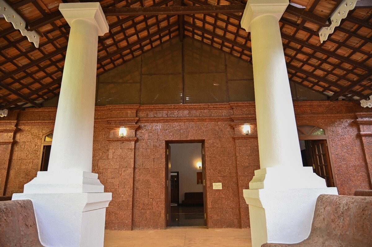 Villa Atlas, entire home with private pool, Goa