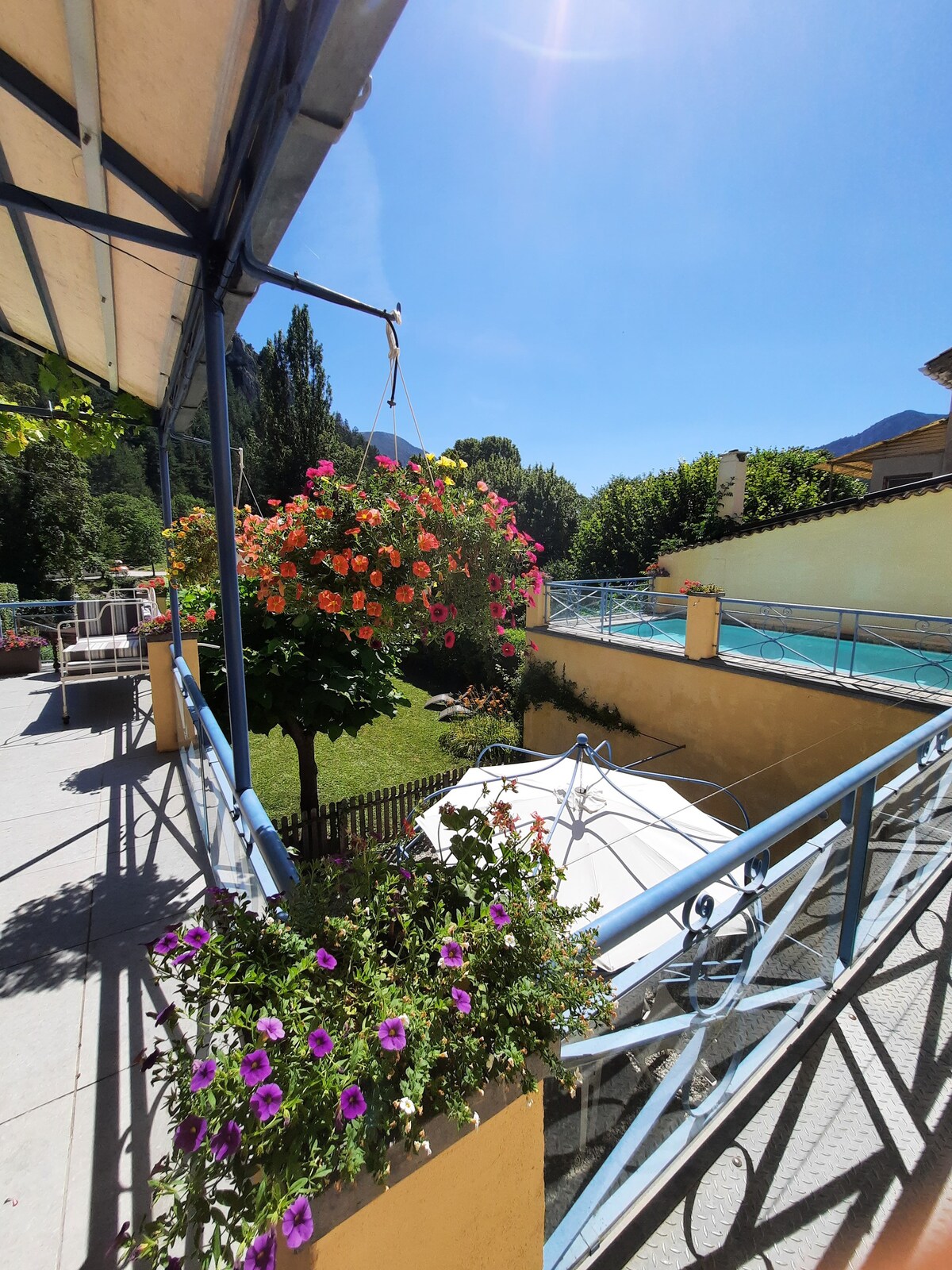 Maison sur la place 8 personnes avec piscine Été