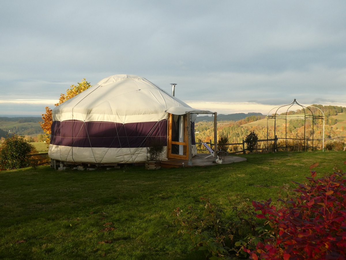 Yourte "La Colline aux quatre Saisons"