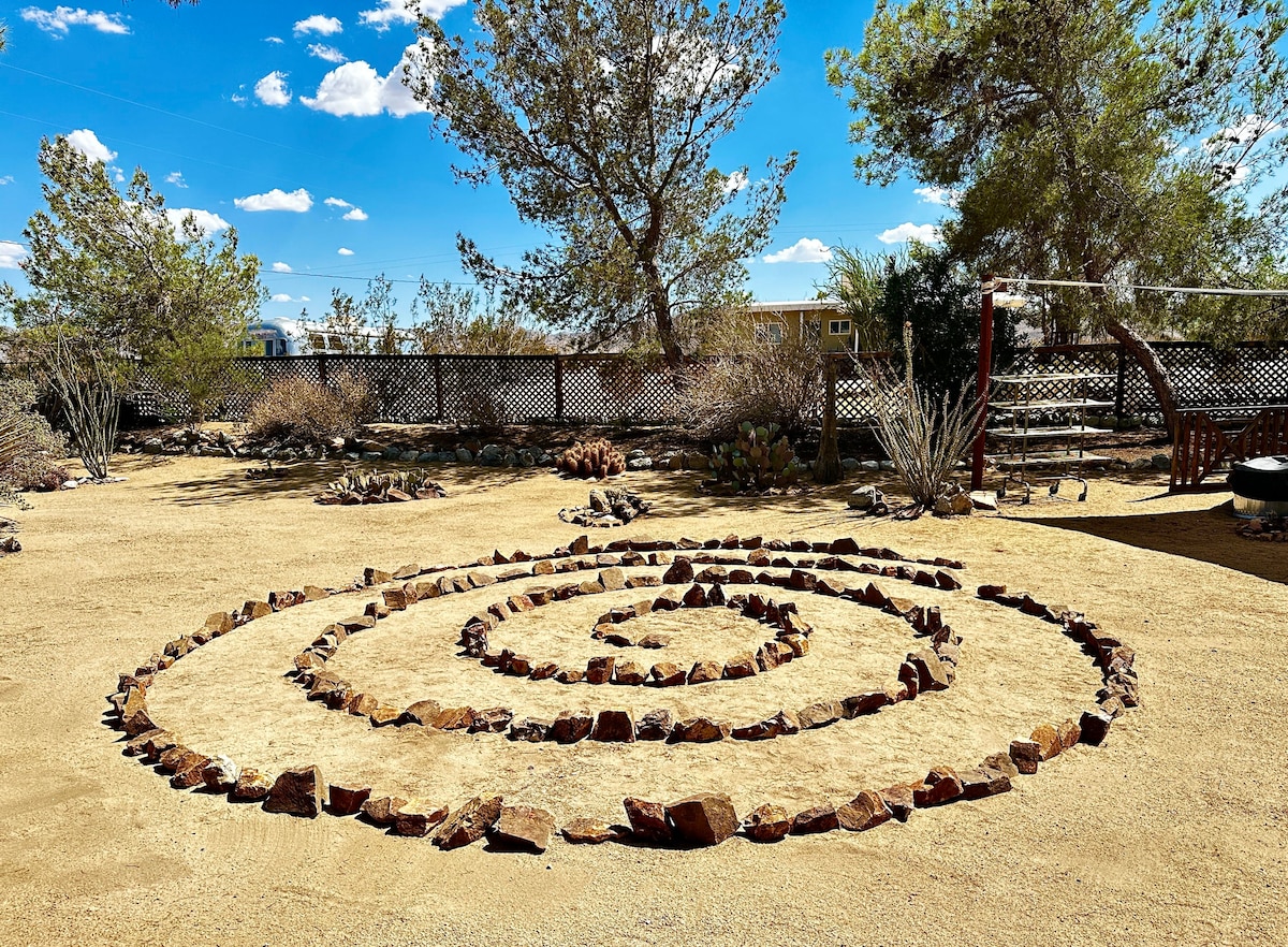 JTGO Palo Verde-Firepit-Labyrinth-Stars/Views-Tubs