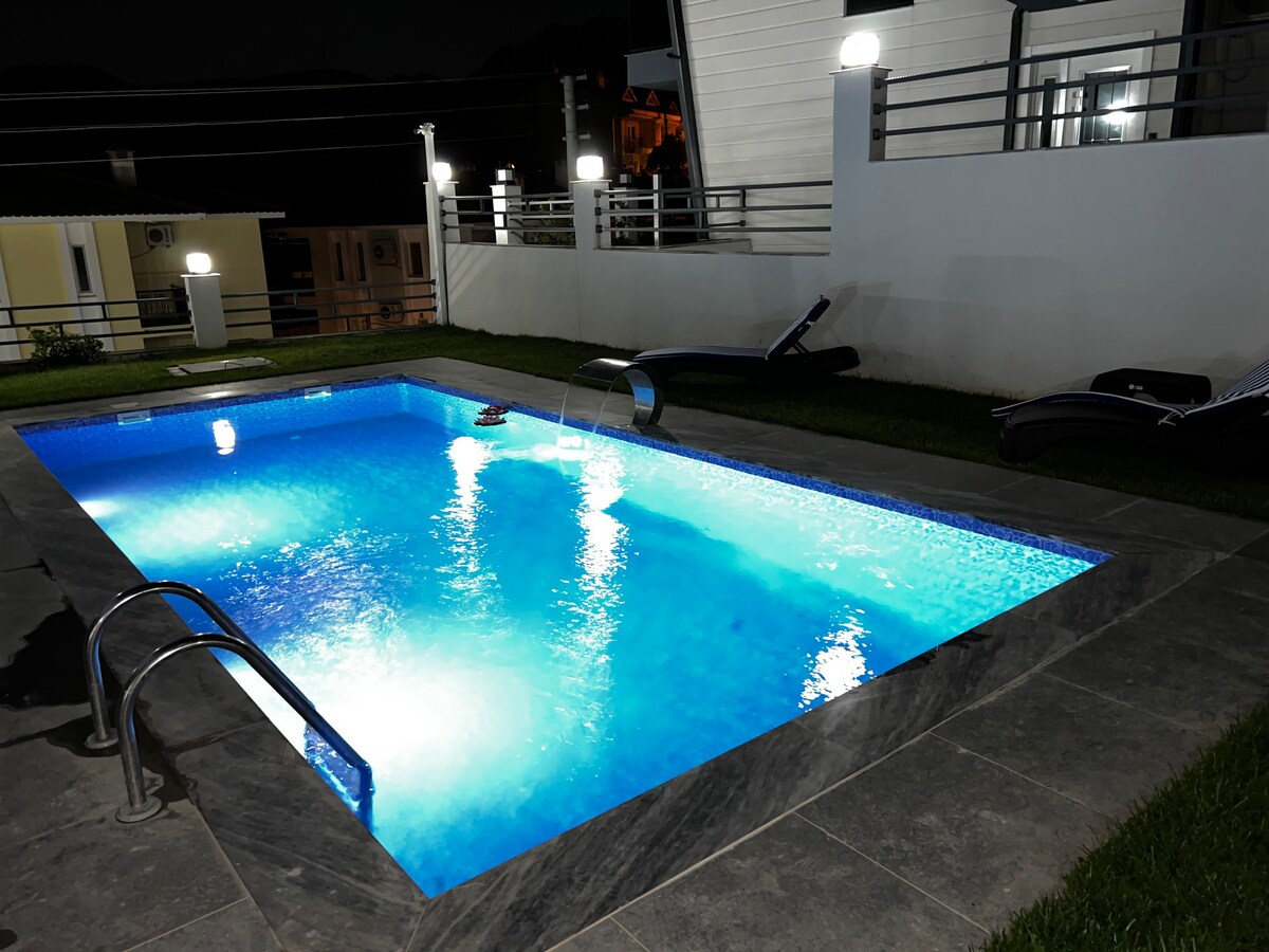 Seaview Villa with swimming pool