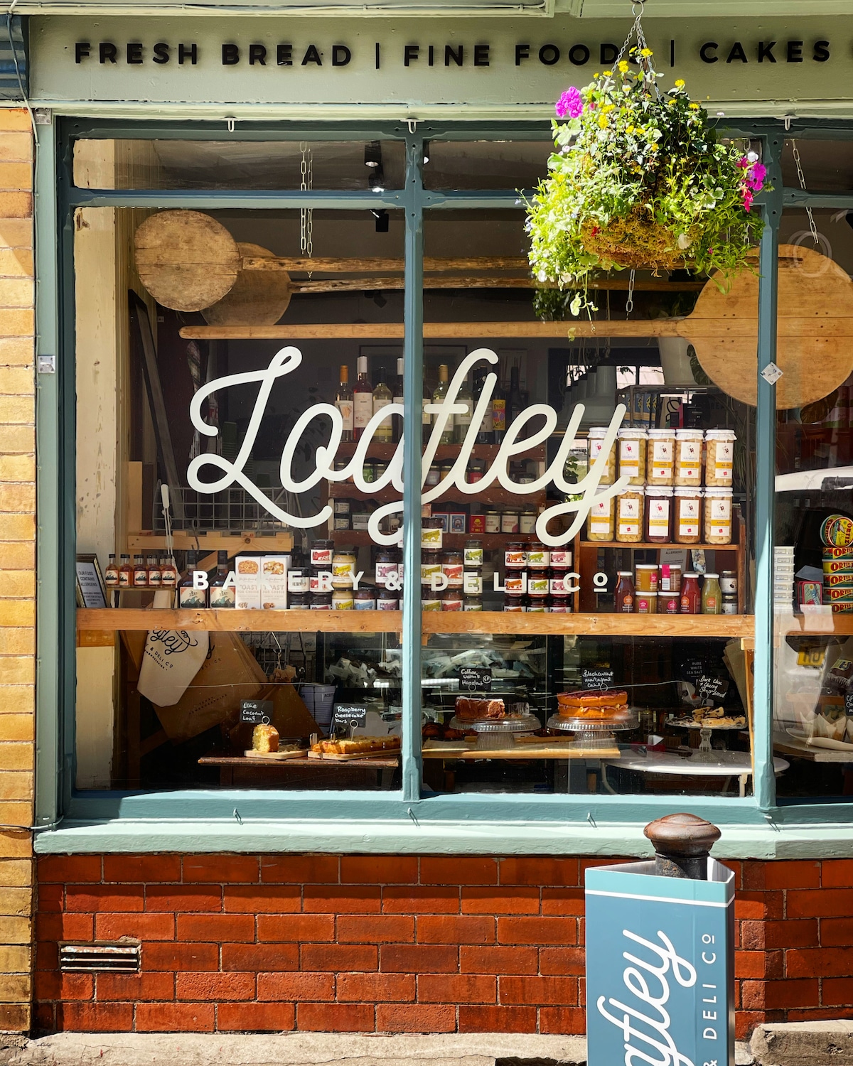 Loafley Bakery & Deli Co.上方的公寓