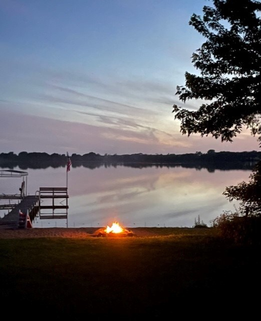 Serene lakeside retreat!