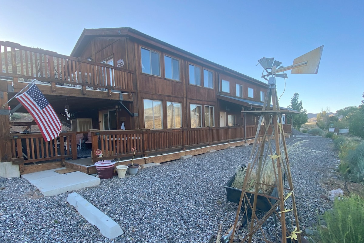 Bullion Canyon Lodge Upstairs-Paiute Trail Access