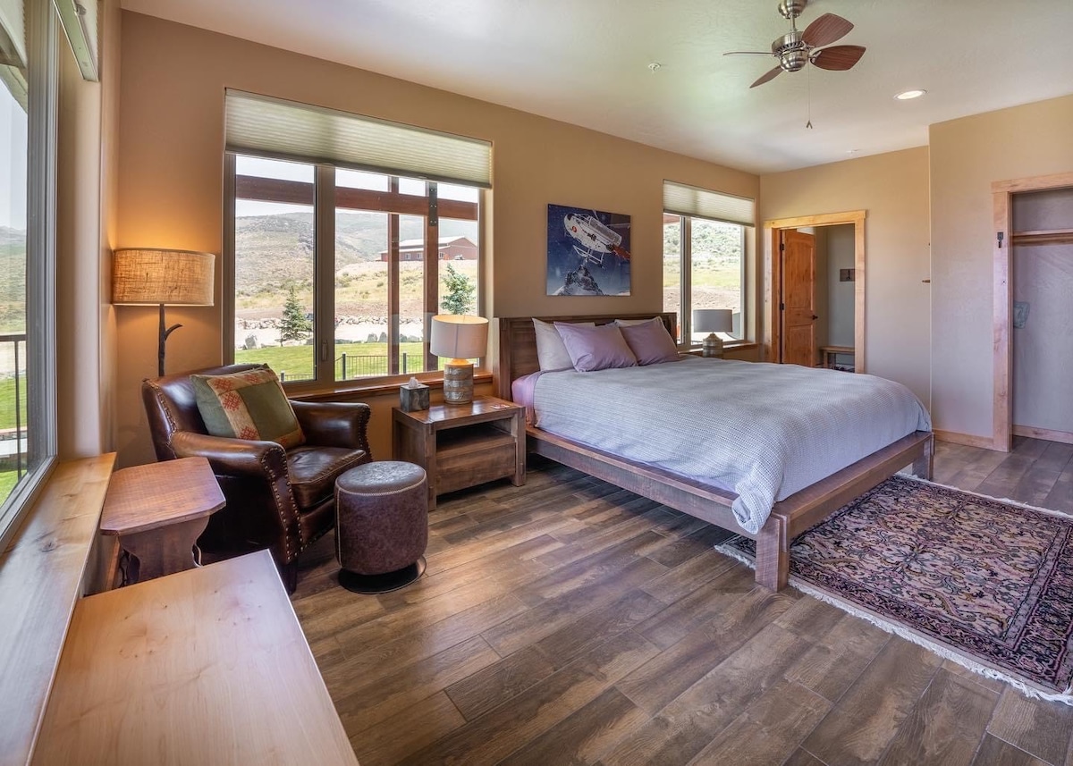 Private Lodge Room with Mountain and Valley Views