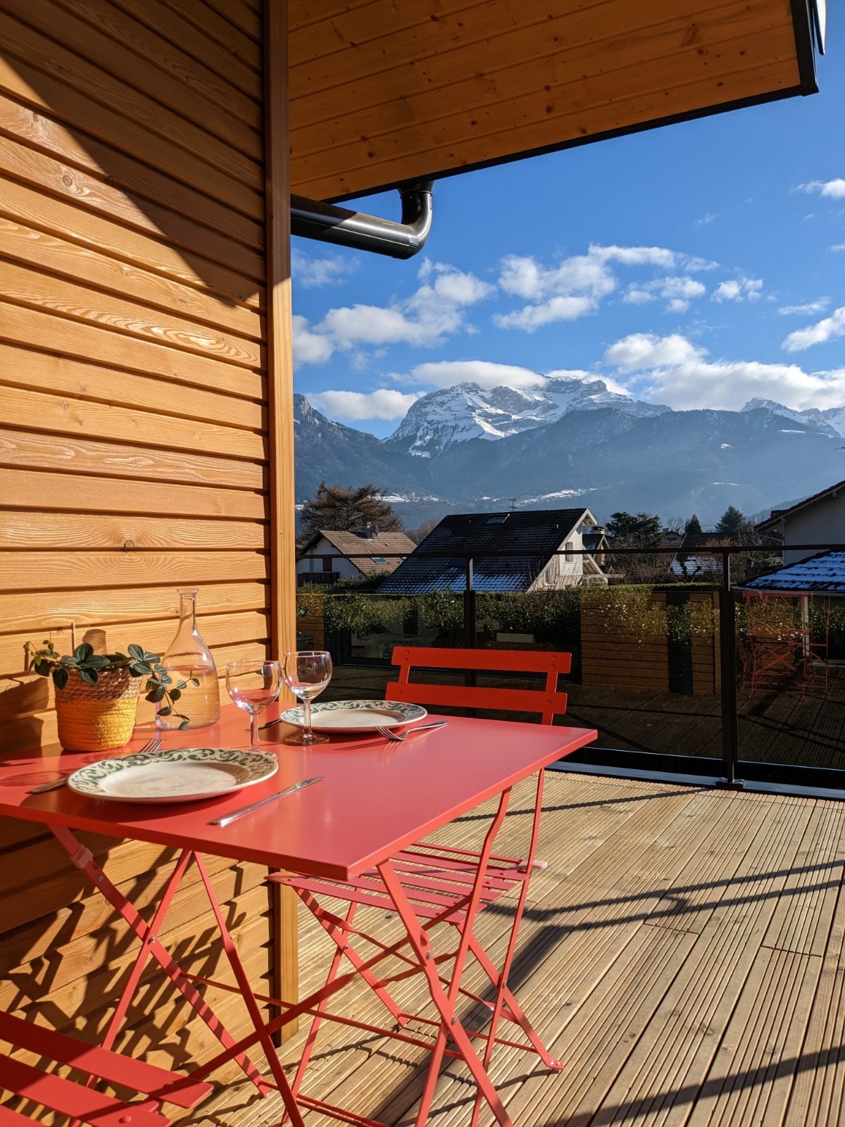 Close to lake and town, balcony and mountain view