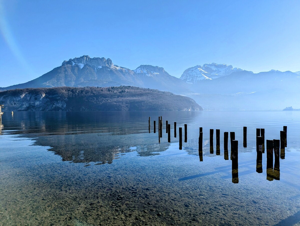 Close to lake and town, balcony and mountain view