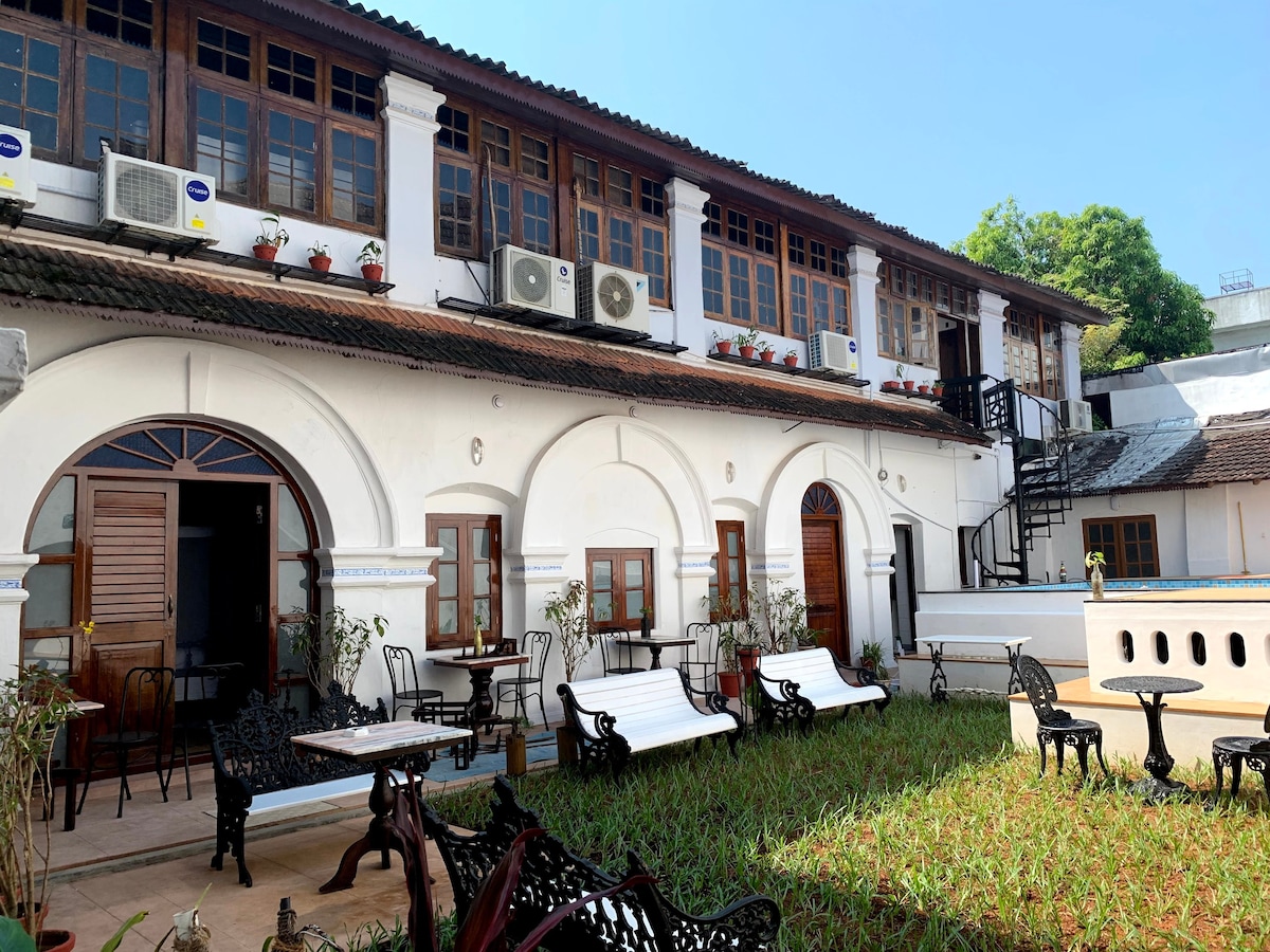 Old Courtyard - Standard Room