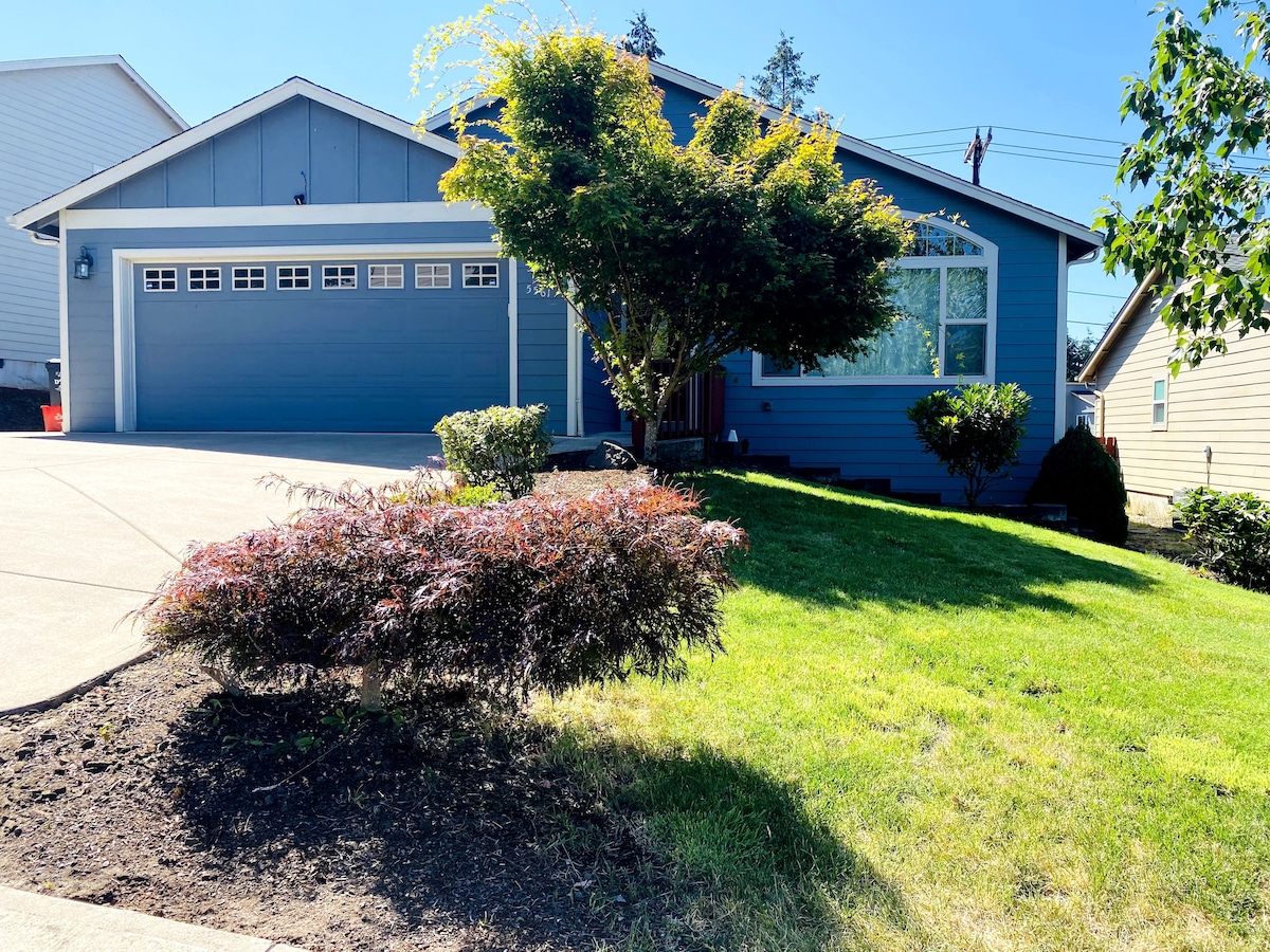 Immaculate Home With Central AC SE Salem