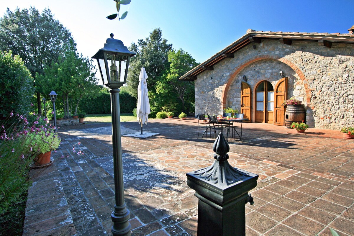 Splendid Villa private pool & garden near Siena