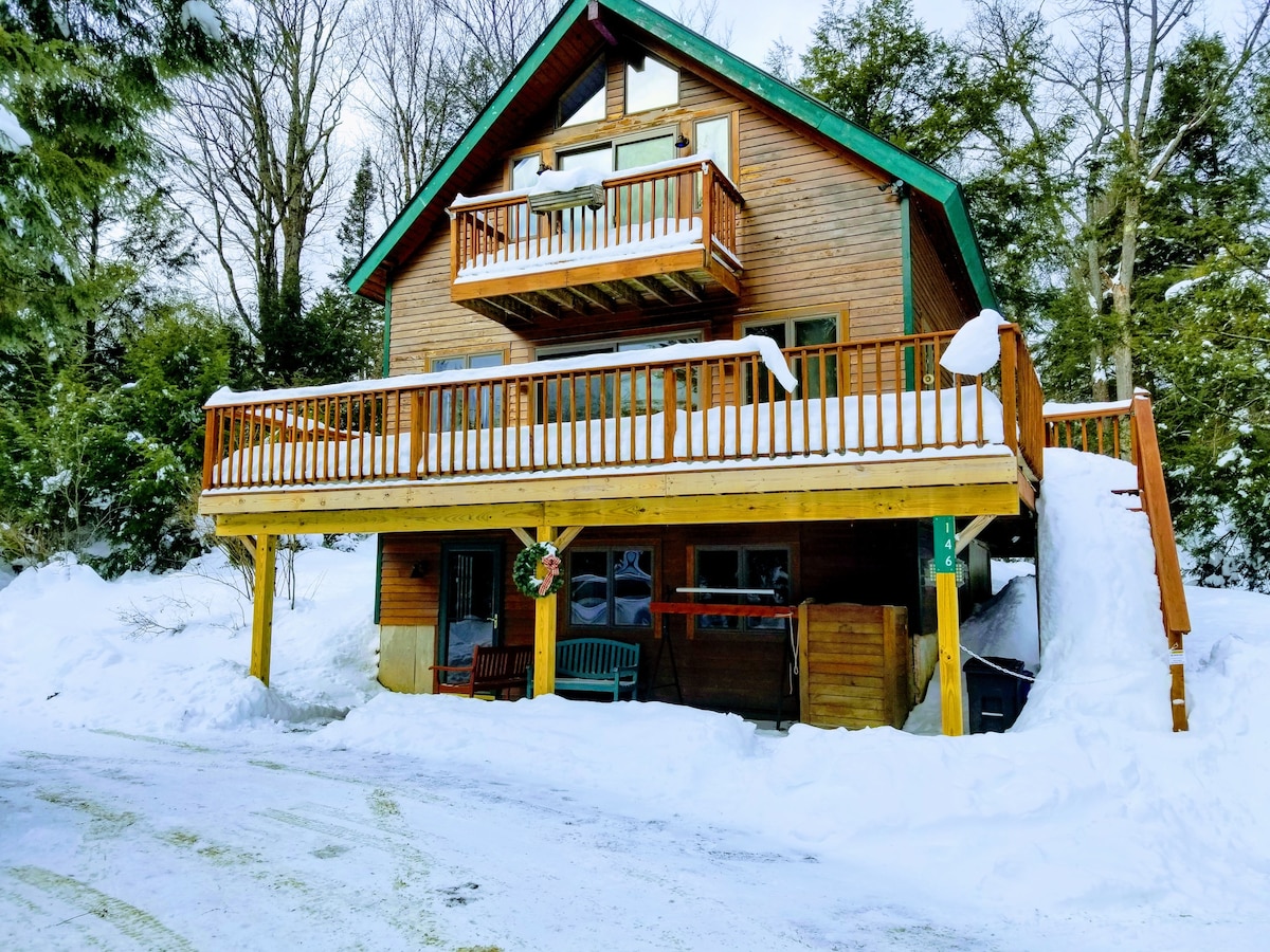 靠近奥克莫和湖泊的迷人顶峰景观度假木屋