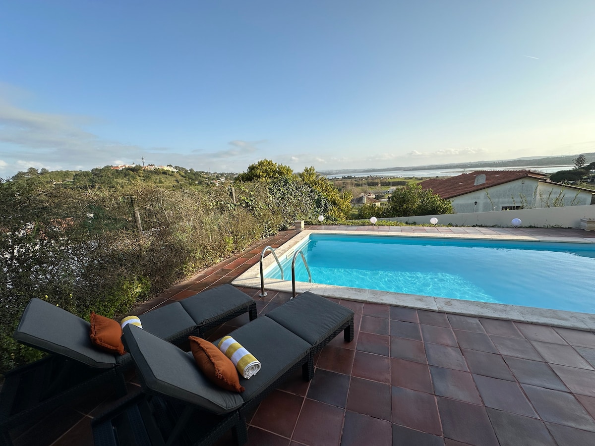 Luxury Villa With Private Pool & Coastal Views