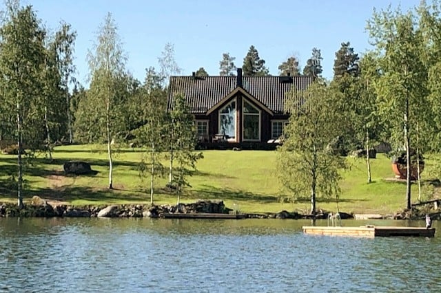 Järvsö别墅，湖畔有桑拿房