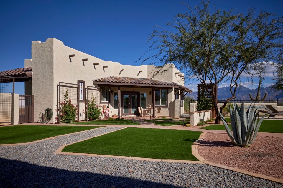 Dos Saguaros guest house