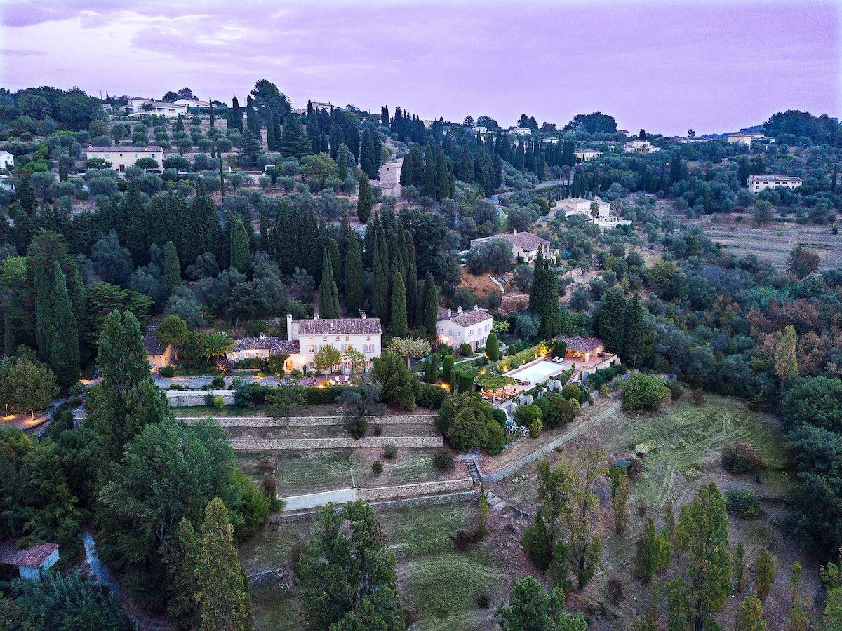 South of France: Familial villa of 8 rooms