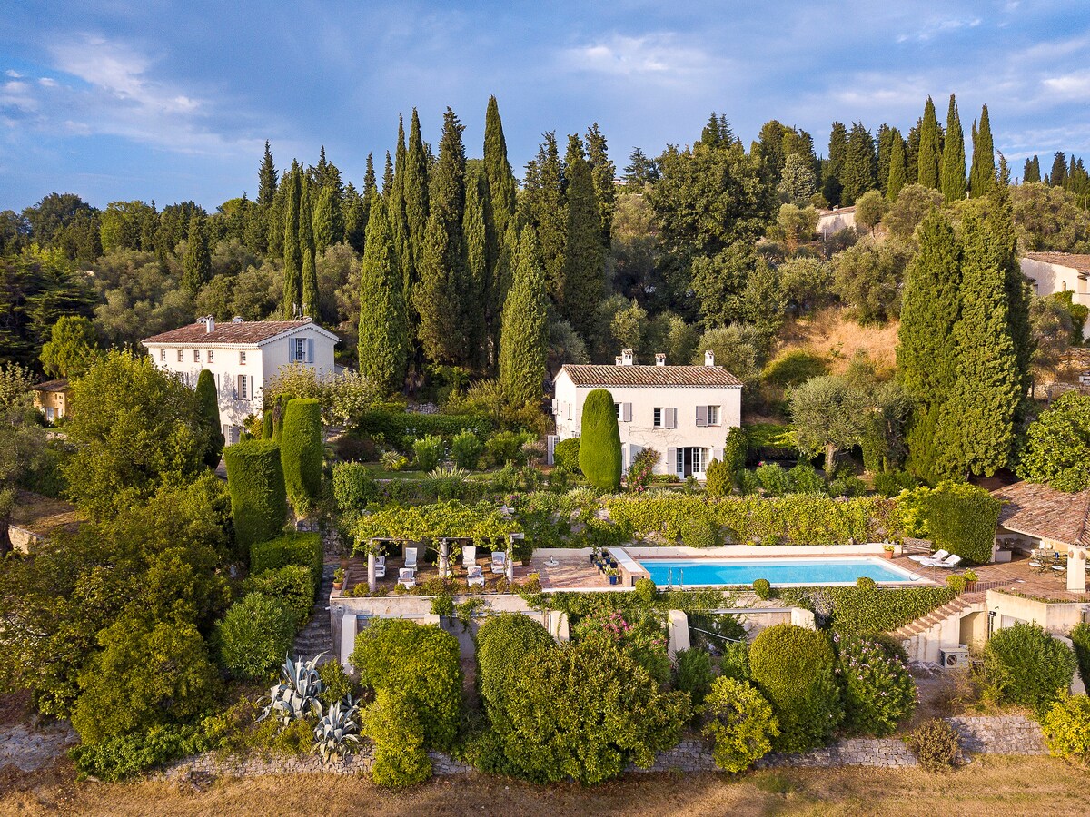 South of France: Familial villa of 8 rooms