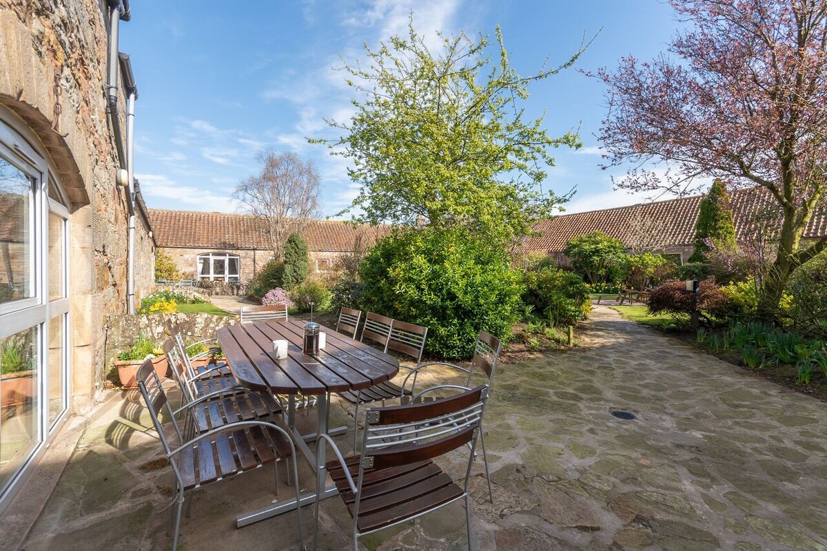 Large, country cottage, near St. Andrews