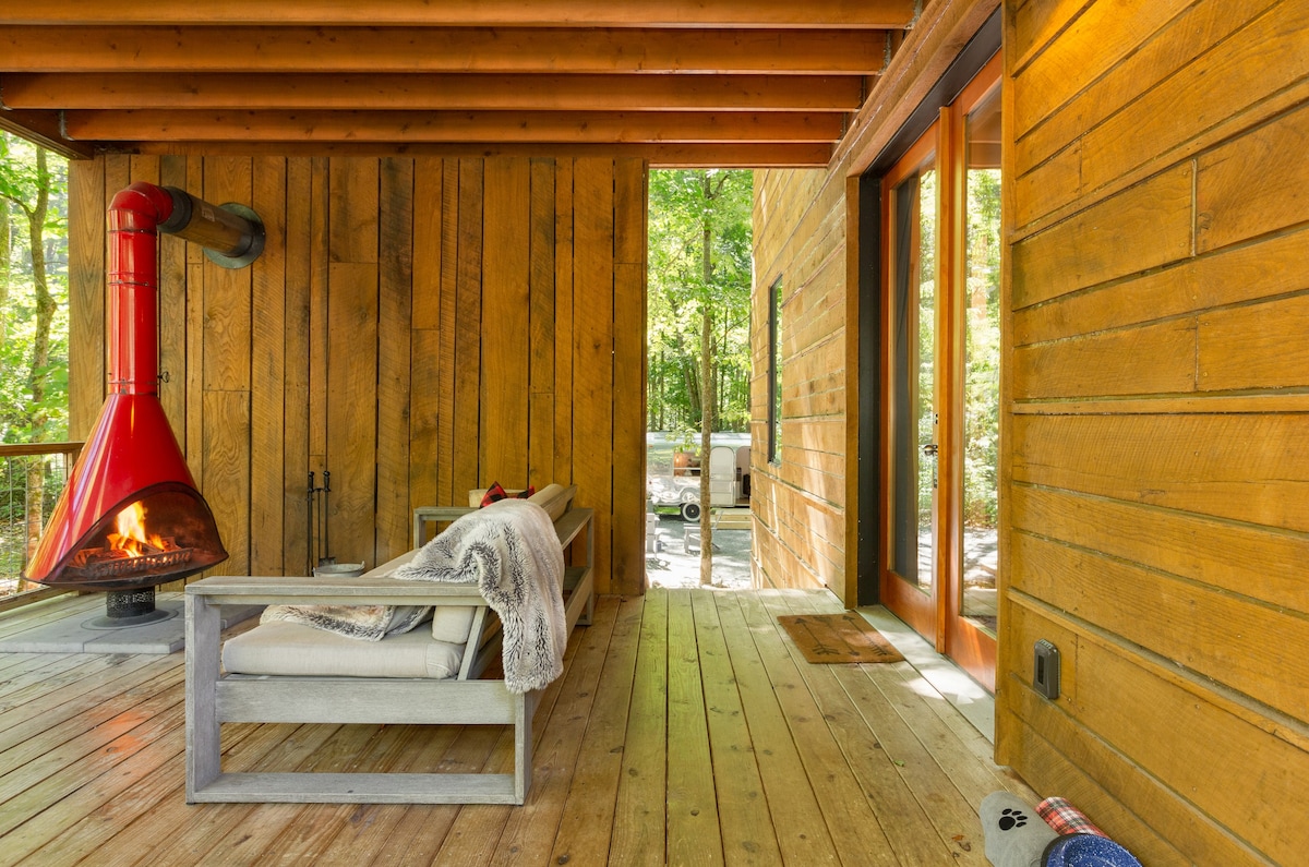 时髦的Scandi小木屋，配有定制清风房车、热水浴缸！