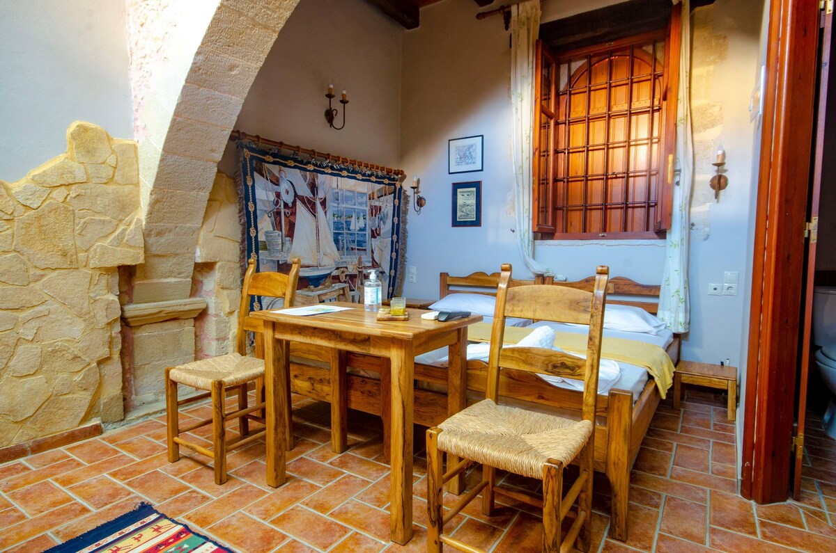 ACHIRONAS - Traditional Apartment with gothic arch